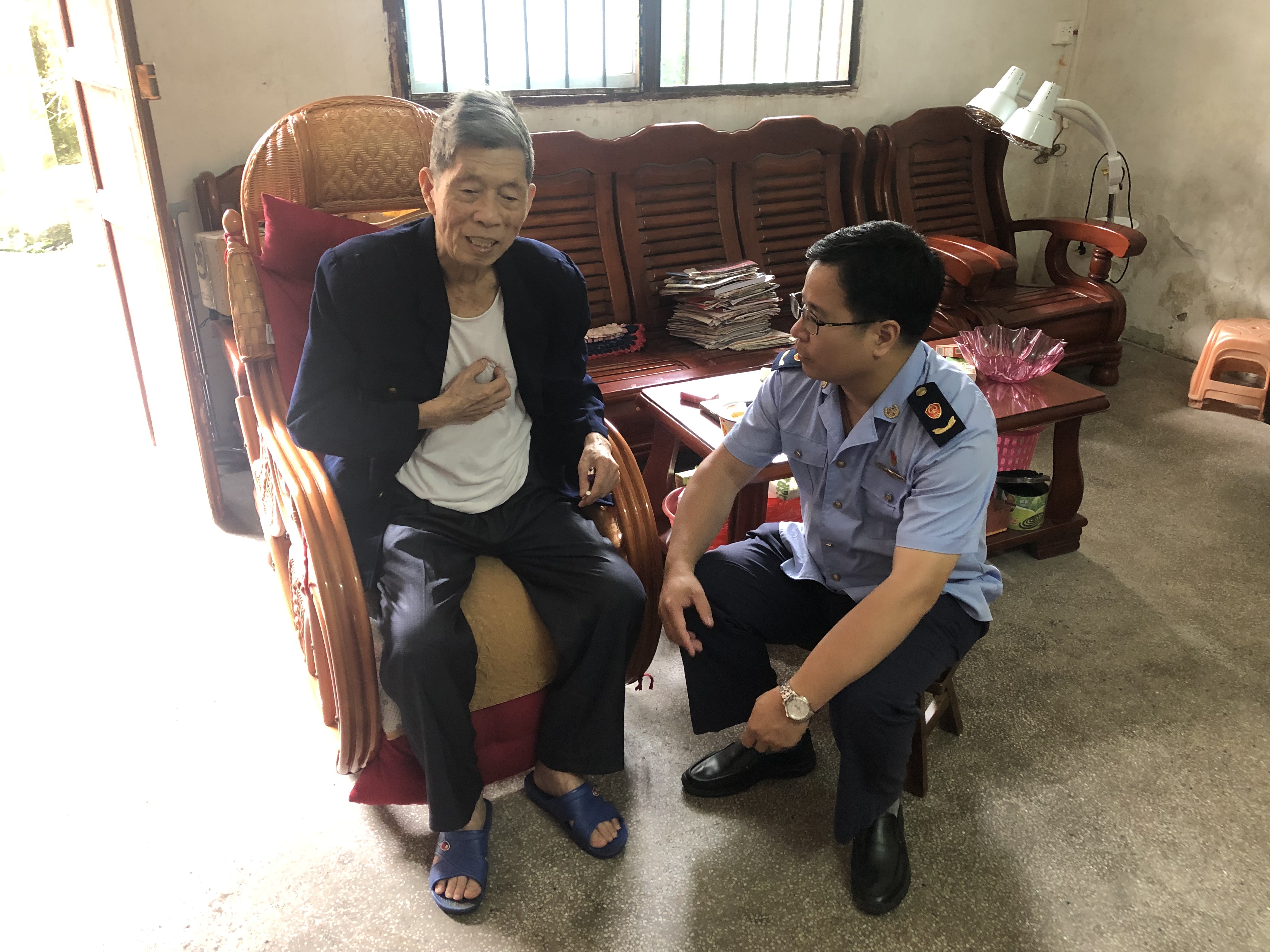 老黨員、生活困難黨員慰問.JPG