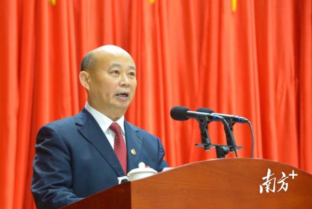 市政協(xié)黨組成員、副主席陳儀寧向大會報(bào)告五年來提案工作情況。張曉欣 攝