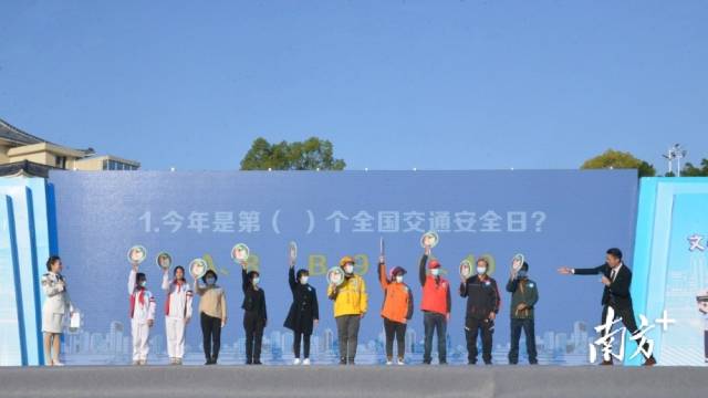 觀眾互動有獎問答環(huán)節(jié)。張曉欣 攝
