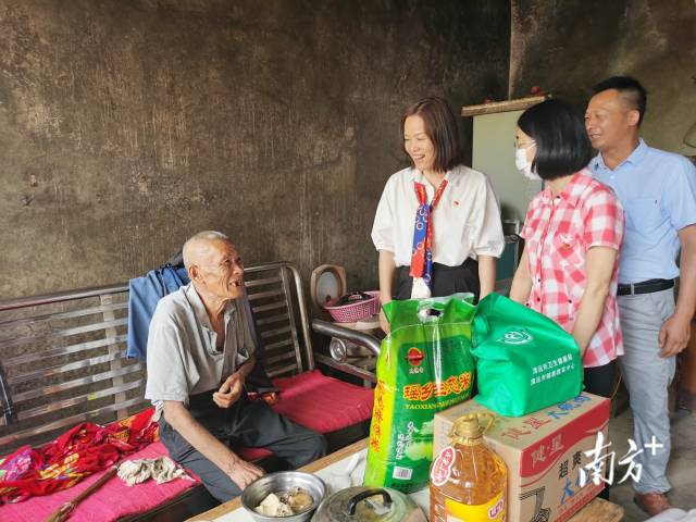 走訪慰問。