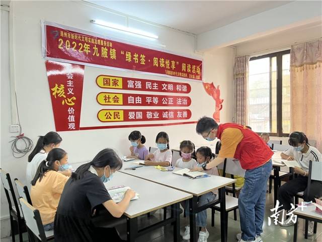 共讀一本好書。