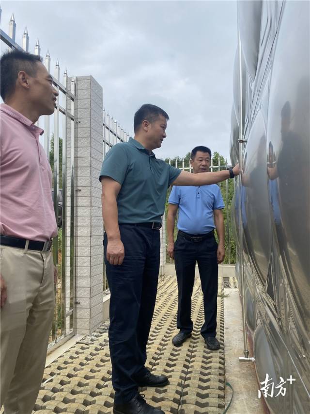 查看農(nóng)村集中供水提質(zhì)提標工程建設(shè)情況。