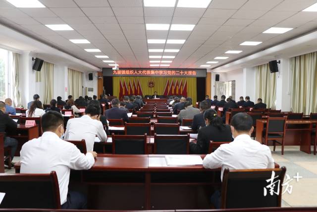 九陂鎮(zhèn)組織人大代表集中學(xué)習(xí)黨的二十大精神。